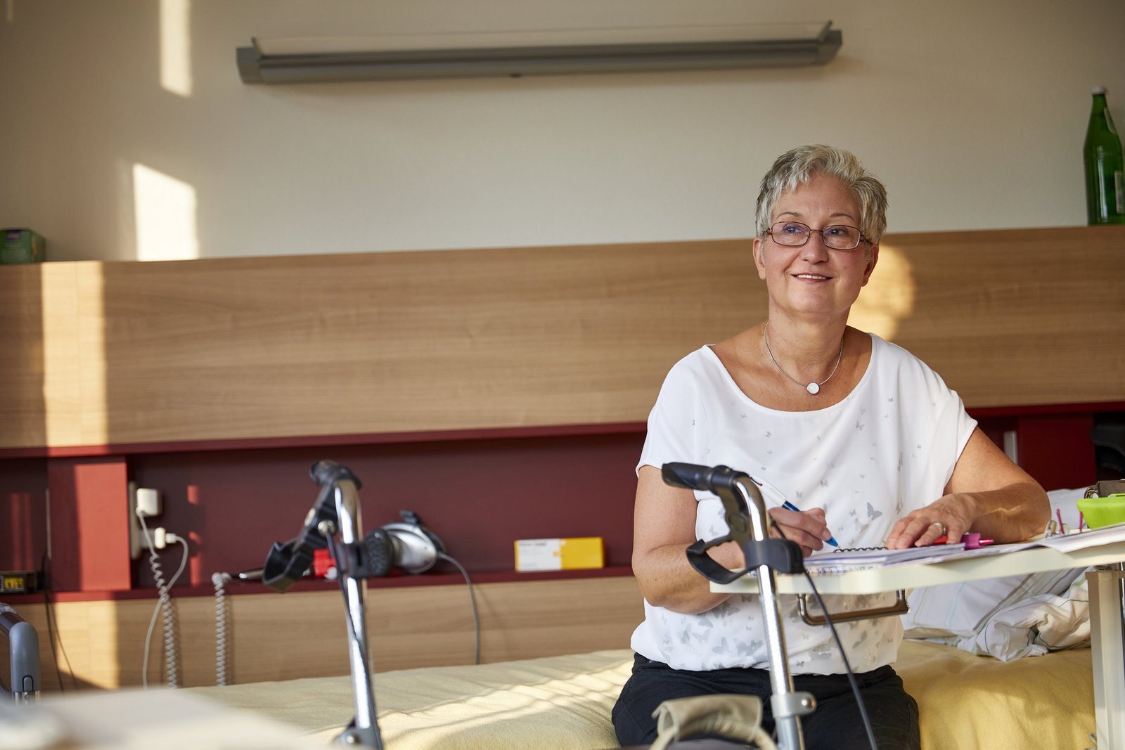 Ihr Aufenthalt bei uns, Patientin im Zimmer